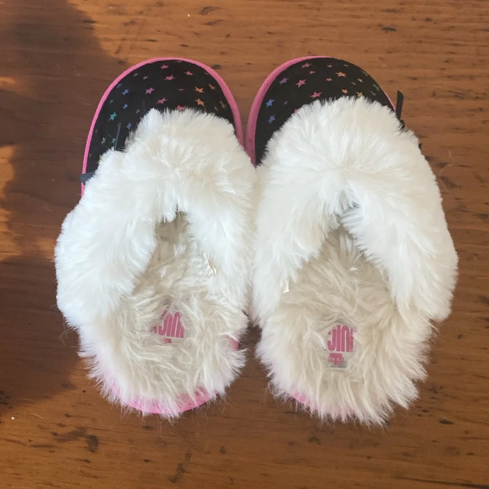 Girls size 2-3 slip on Juicy Couture JJK Sonara slip on slippers fuzzy cozy